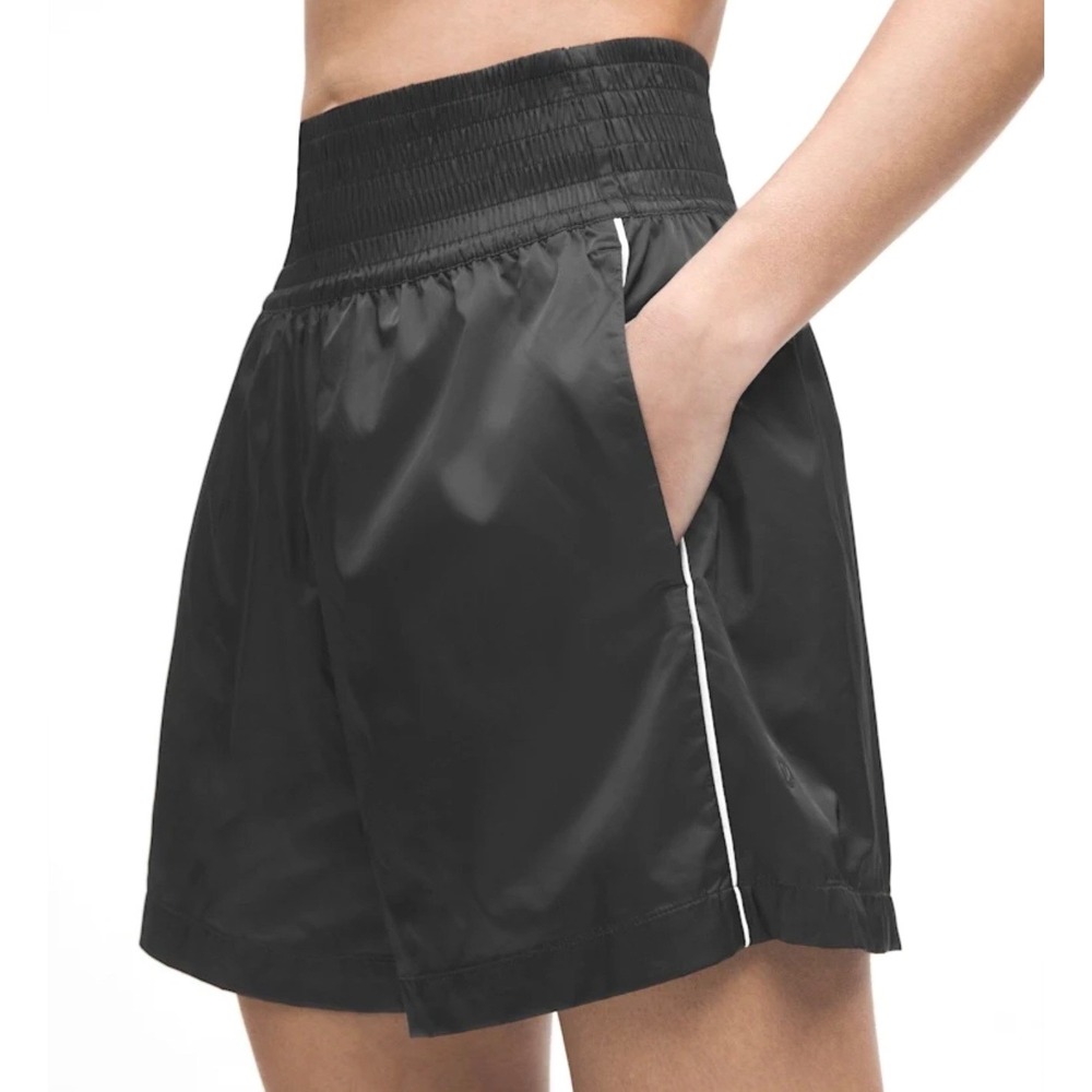 Lululemon Stretch Satin Nylon Super High Rise Shorts 5" Womens LG Black Smocked